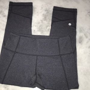 Lululemon 21” Crops Slate/Coal Grey Size 6 EUC Like New!